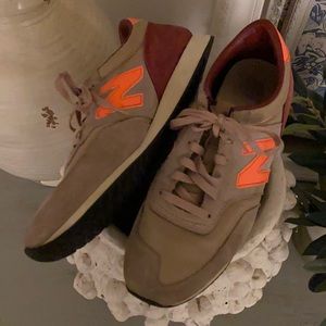 New balance tennis shoe